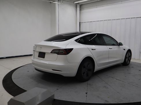 Used 2023 Tesla Model 3 Standard Range image 4