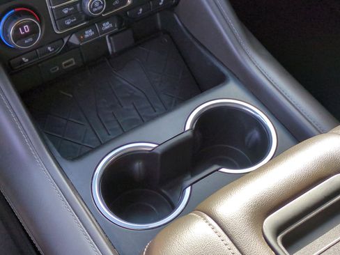 Used 2021 Chevrolet Suburban Z71 w/ Z71 Off-Road Package image 21