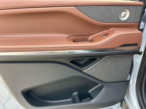 New 2026 Lincoln Navigator L Reserve AWD/4WD image 19
