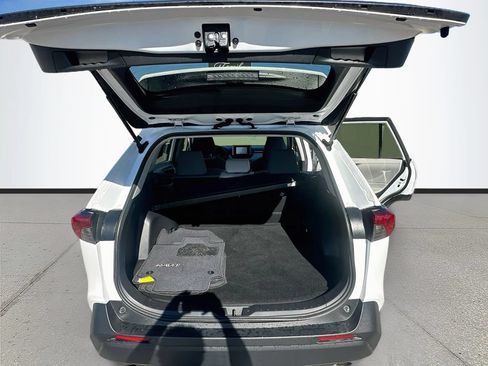 Used 2019 Toyota RAV4 XLE FWD image 21