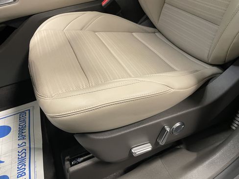 Used 2024 Lincoln Nautilus Reserve w/ Equipment Group 202A image 23