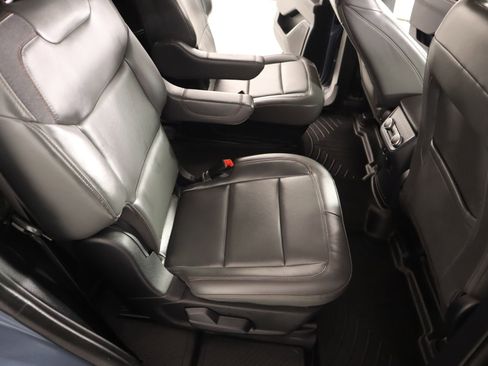 Used 2025 Ford Explorer Active w/ Active Comfort Package RWD image 16