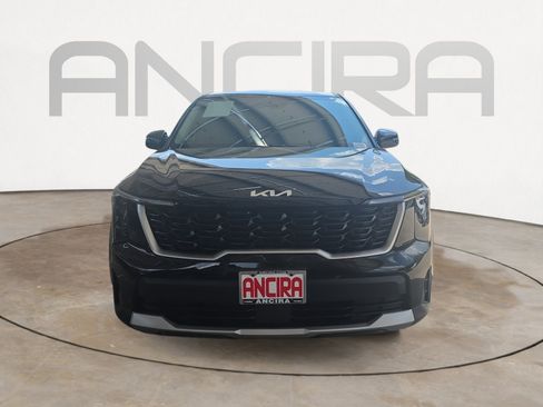 Certified 2025 Kia Sorento LX FWD image 3