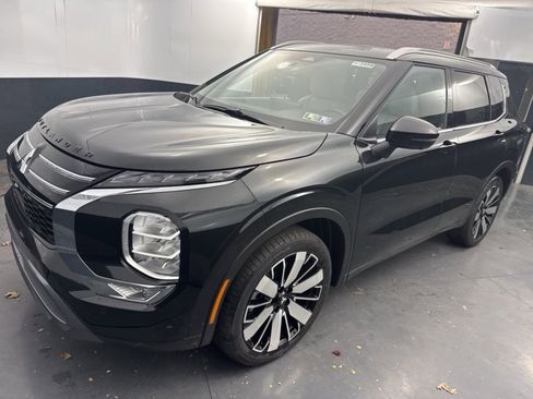 New 2025 Mitsubishi Outlander SE image 7