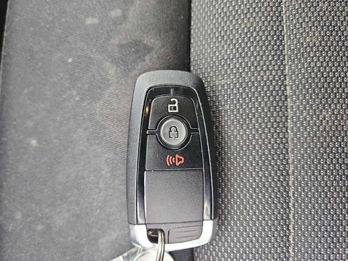 Used 2023 Ford Edge SE image 34