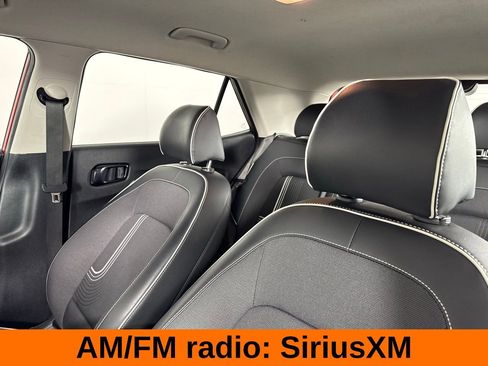 Used 2024 Hyundai Venue Limited image 11