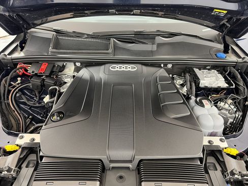 Certified 2025 Audi Q7 2.0T Premium w/ Convenience Plus Package image 12