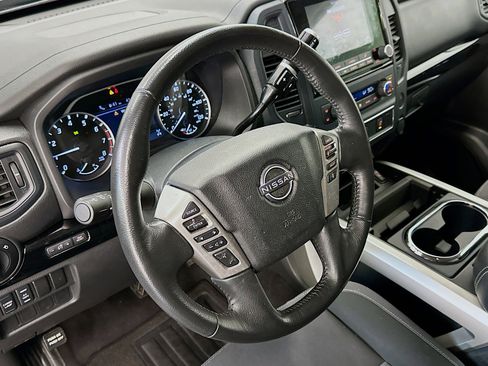 Used 2024 Nissan Titan SV w/ SV Convenience Package image 18