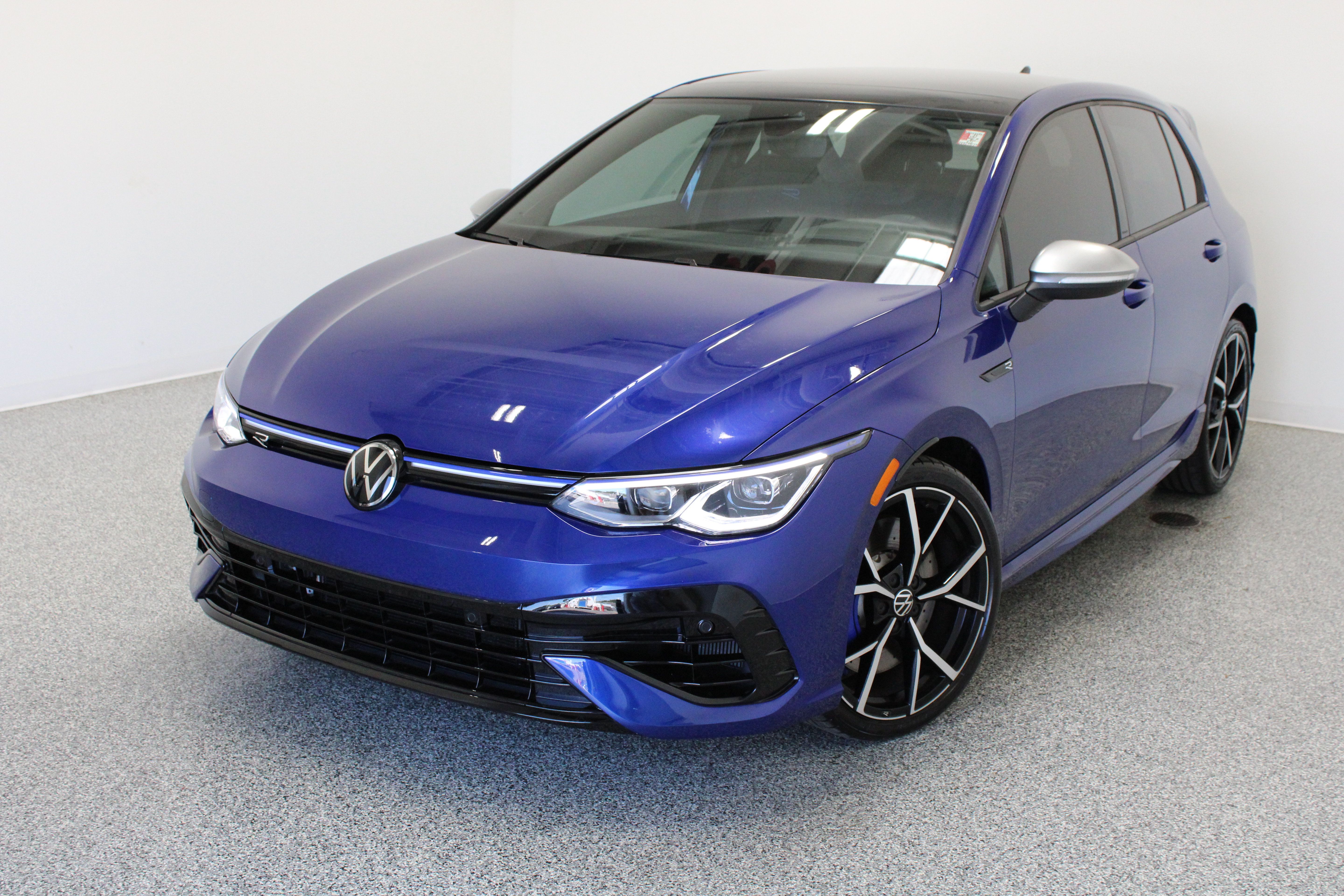 Used 2024 Volkswagen Golf R AWD/4WD image 2