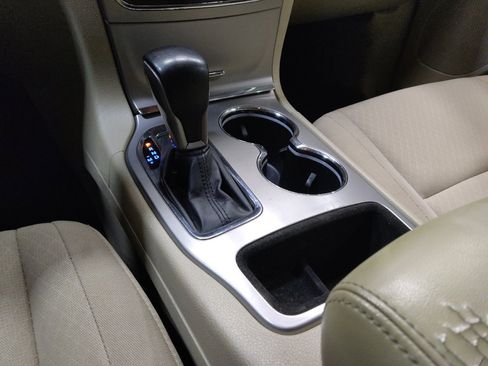 Used 2021 Jeep Grand Cherokee Laredo AWD/4WD image 26