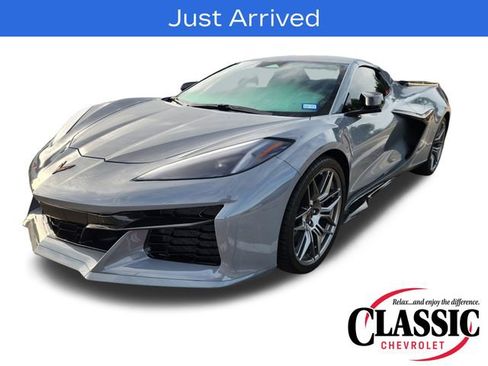 Used 2025 Chevrolet Corvette Z06 RWD image 4
