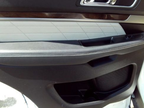 Used 2016 Ford Explorer Platinum AWD/4WD image 24
