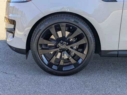 New 2026 Land Rover Range Rover Sport SE image 32