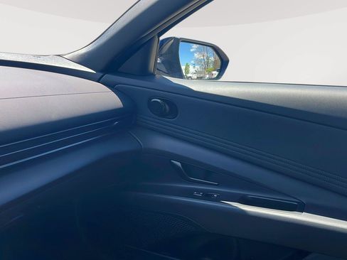 Used 2025 Hyundai Elantra Sport FWD image 36