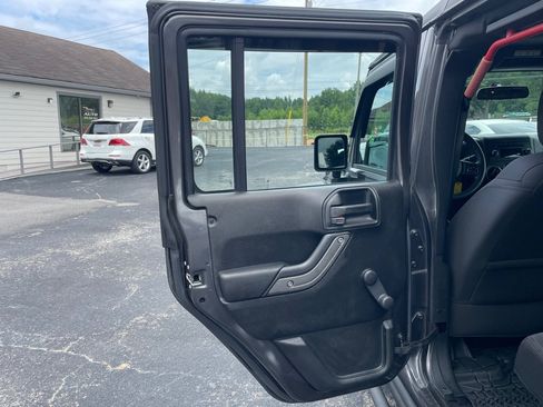 Used 2018 Jeep Wrangler Unlimited Sport AWD/4WD image 15