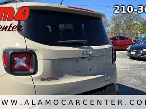 Used 2015 Jeep Renegade Latitude image 11