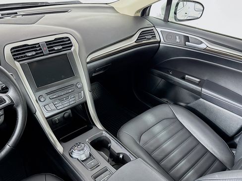Used 2017 Ford Fusion Energi SE FWD image 22