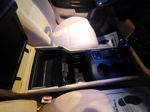 Used 2015 Kia Sedona LX w/ LX Convenience Package image 40