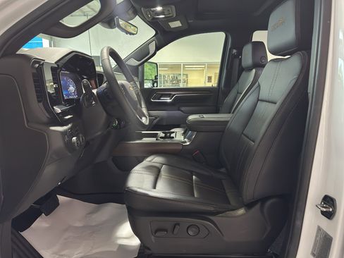 Used 2024 Chevrolet Silverado 2500 High Country w/ High Country Premium Package image 6