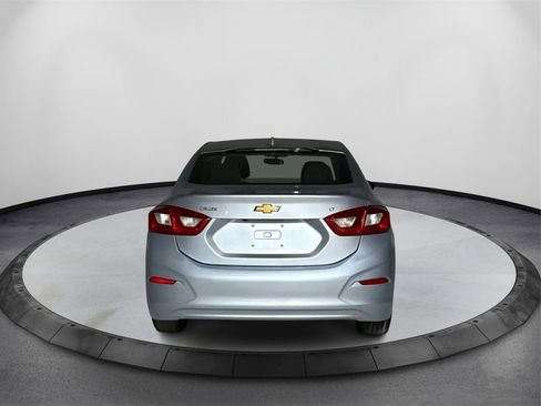 Used 2017 Chevrolet Cruze LT w/ Convenience Package image 6