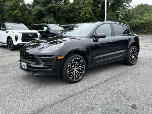 Used 2025 Porsche Macan AWD/4WD image 23