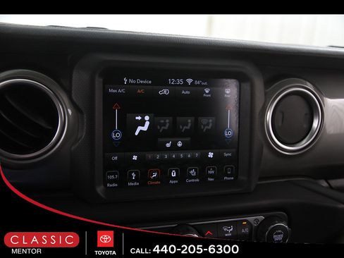 Used 2019 Jeep Wrangler Unlimited Sahara AWD/4WD image 11