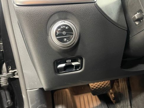 Used 2025 Mercedes-Benz C 300 4MATIC Sedan image 19