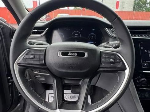 Used 2024 Jeep Grand Cherokee Laredo RWD image 12