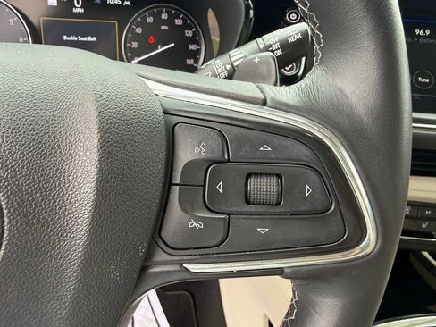 Used 2022 Buick Envision Essence w/ Technology Package I image 32