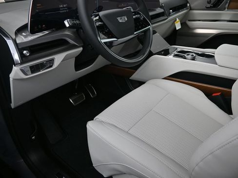Used 2026 Cadillac Vistiq Luxury AWD/4WD image 9