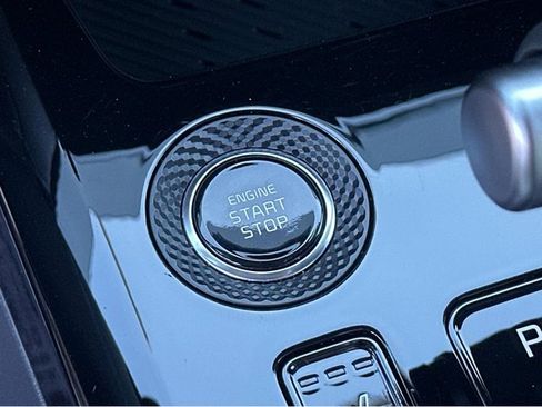 Certified 2025 Kia Niro EX image 22