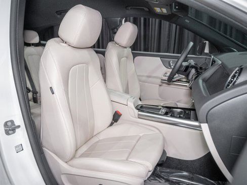 New 2025 Mercedes-Benz GLA 250 4MATIC image 13