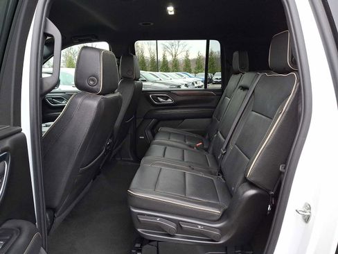 Used 2024 Chevrolet Suburban Premier image 10