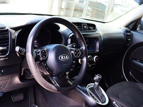 Used 2017 Kia Soul FWD image 38