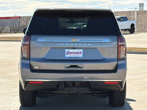 Used 2021 Chevrolet Suburban LT image 7