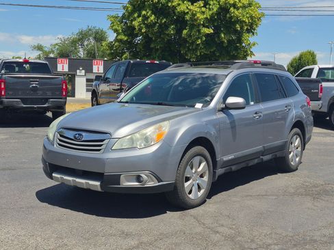 Used 2011 Subaru Outback 3.6R Limited w/ PWR Moonroof Pkg AWD/4WD image 10