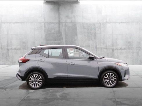 Used 2024 Nissan Kicks SV FWD image 5