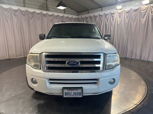 Used 2011 Ford Expedition XLT image 2