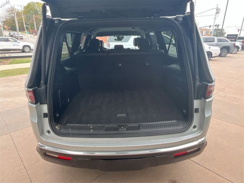 Used 2024 Jeep Wagoneer L Series II w/ Flexible Seating Group image 39