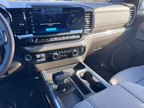 Used 2024 Chevrolet Silverado 1500 LTZ image 32