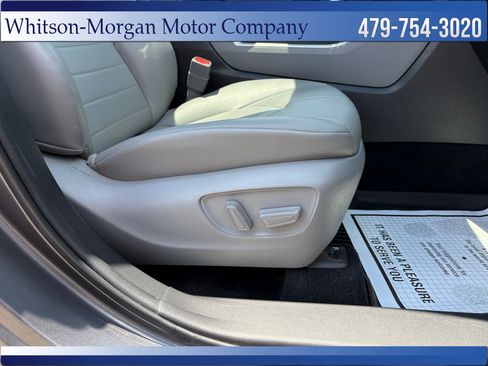 Used 2022 Toyota Highlander XLE AWD/4WD image 42