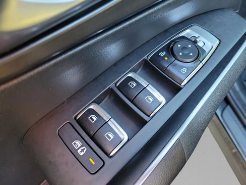 Used 2024 Kia Sorento LX FWD image 15