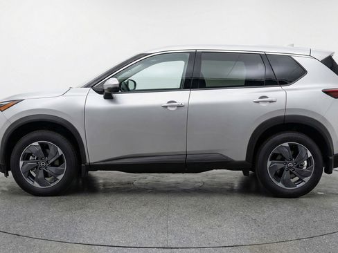 Used 2025 Nissan Rogue SV image 5