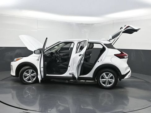 Used 2025 Nissan Kicks Play S FWD image 34