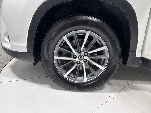 Used 2019 Toyota Highlander XLE image 9