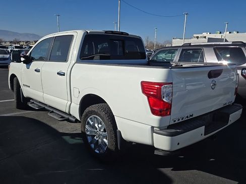 Used 2021 Nissan Titan SV w/ SV Convenience Package image 3