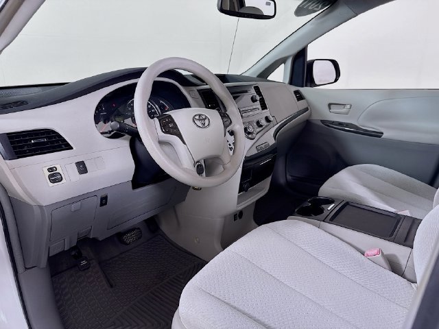 Used 2011 Toyota Sienna LE FWD image 7