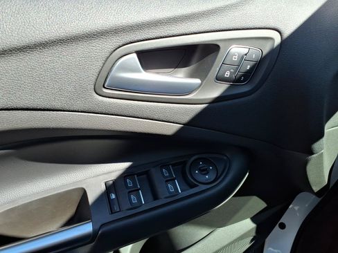 Used 2019 Ford Escape Titanium FWD image 14