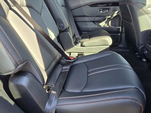 Used 2025 Honda Pilot TrailSport image 24