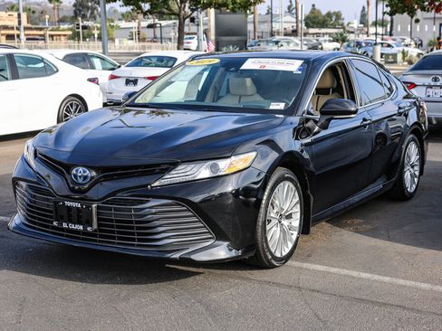 Certified 2019 Toyota Camry XLE FWD image 19